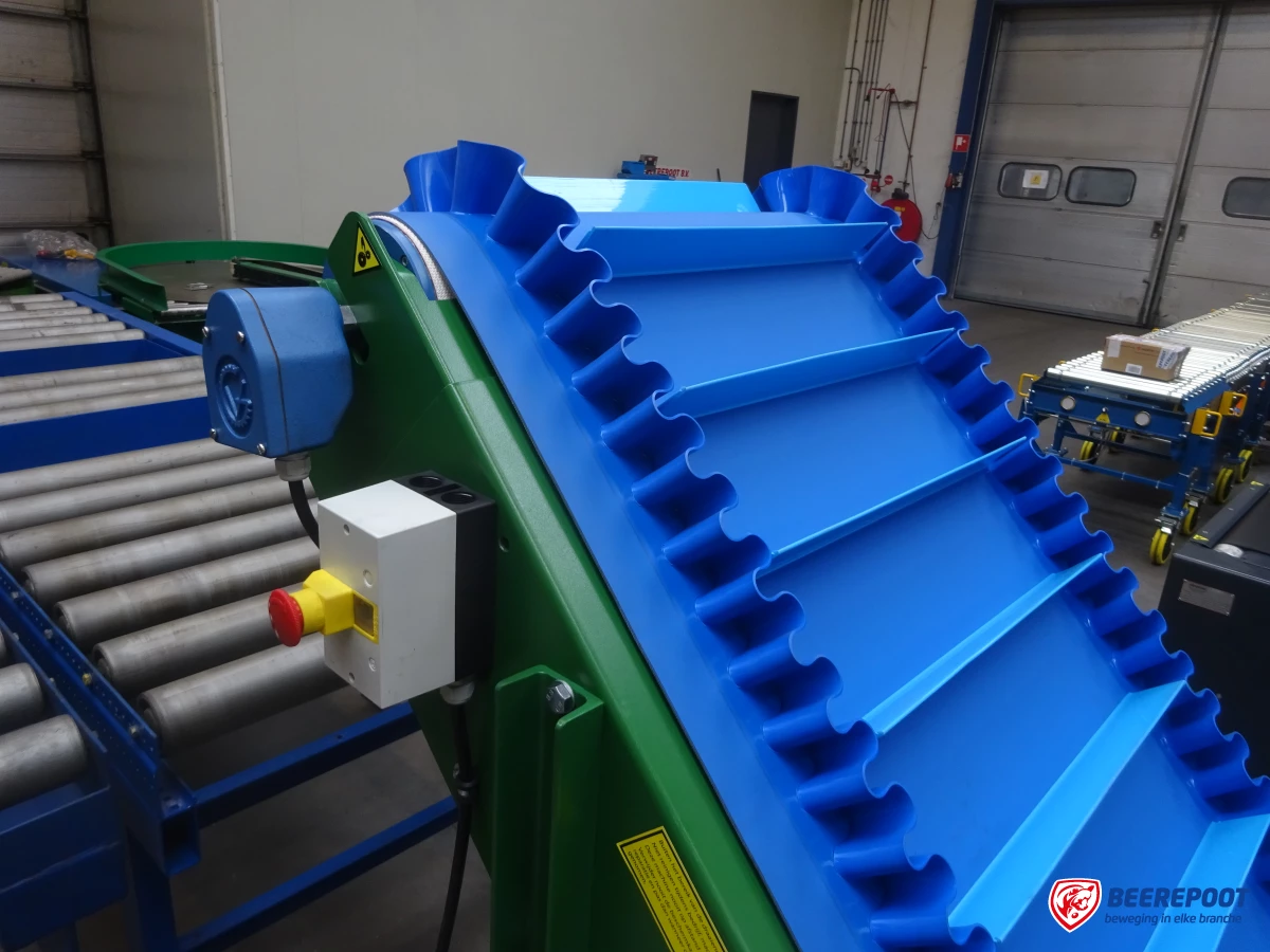 Nieuwe knikelevator